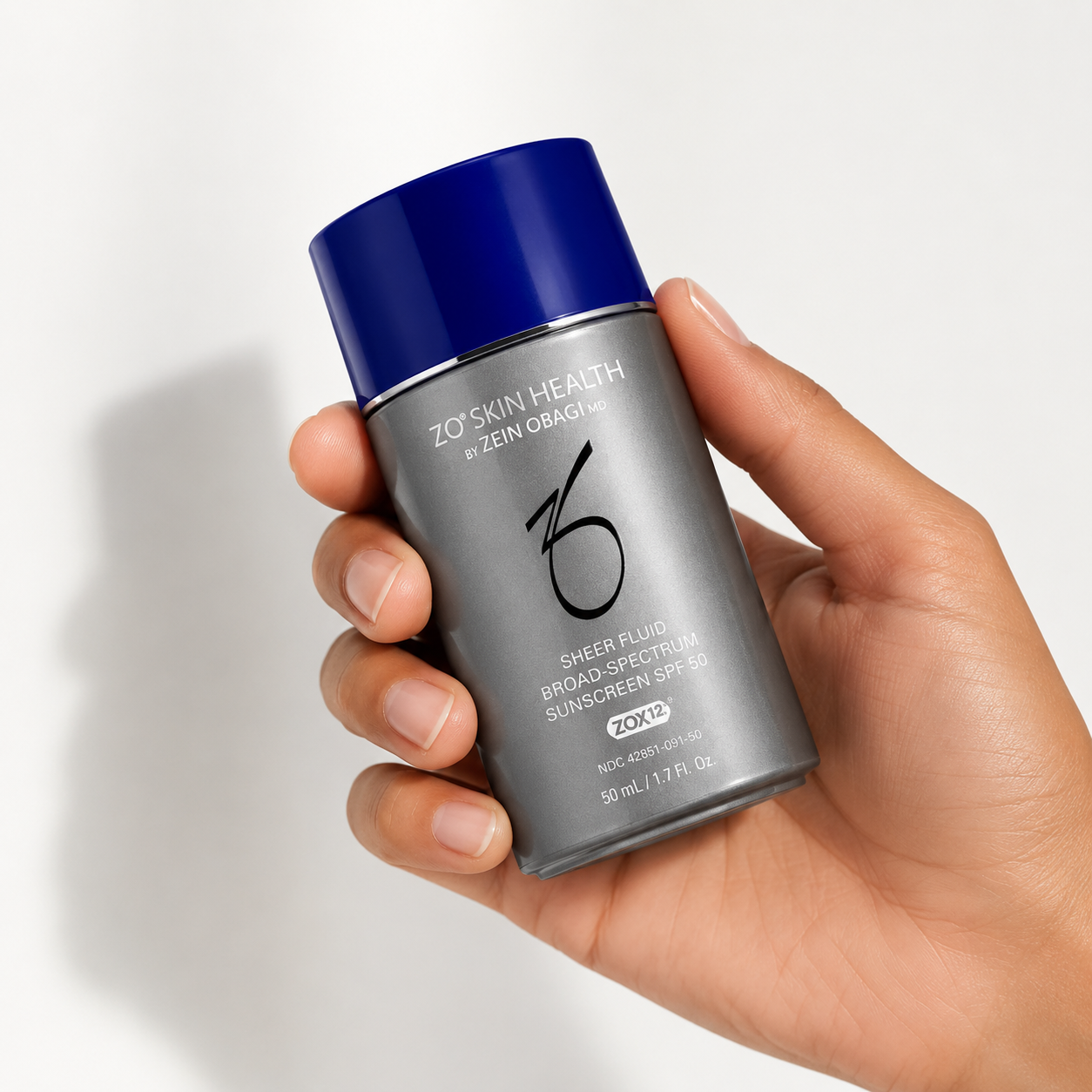 Sheer Fluid Broad-Spectrum Sunscreen SPF 50 - Imagen 2